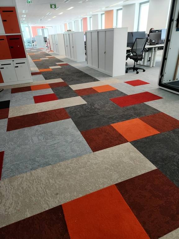 Fourniture et pose de moquette en dalles sur Marseille (13)